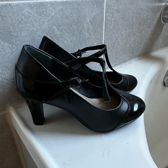 Heels - Picture 2 of 4